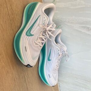 Nike Women's Vomero Plus